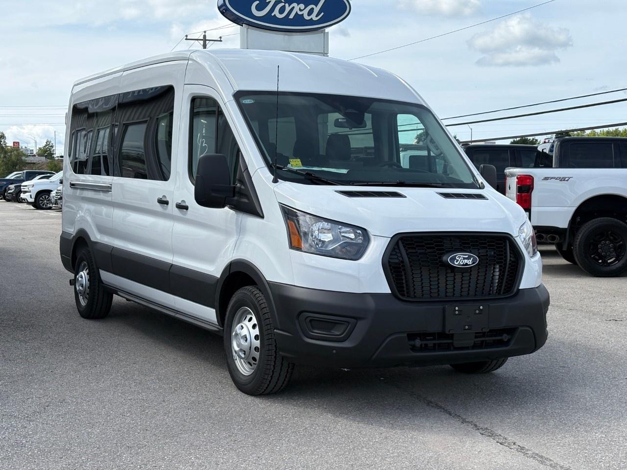 2026 Ford Transit Passenger Wagon Photo