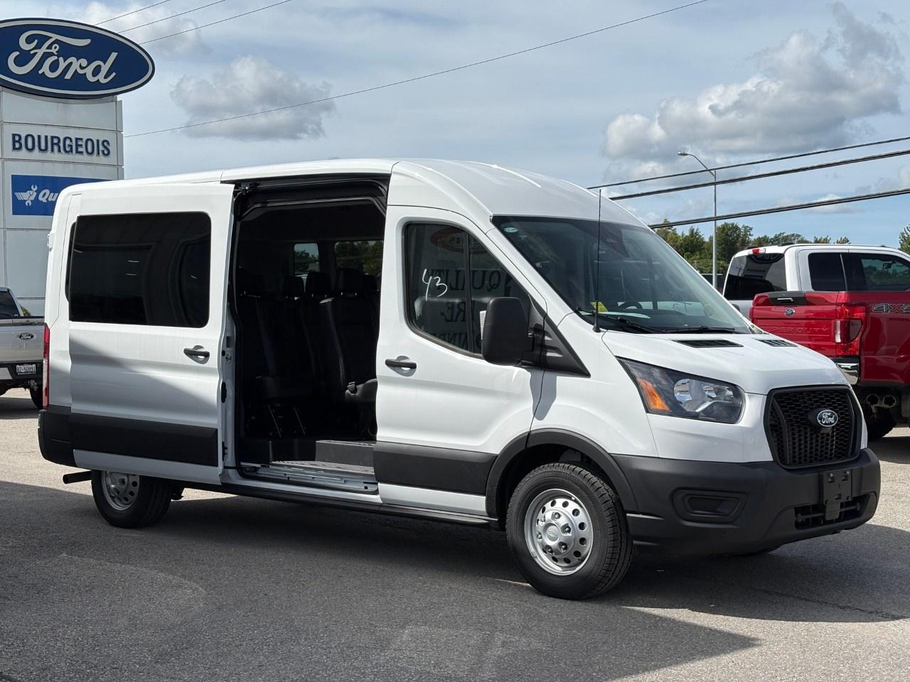 2026 Ford Transit Passenger Wagon Photo