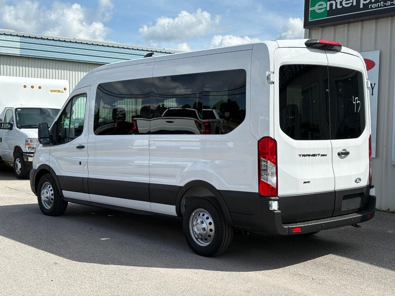 2026 Ford Transit Passenger Wagon Photo