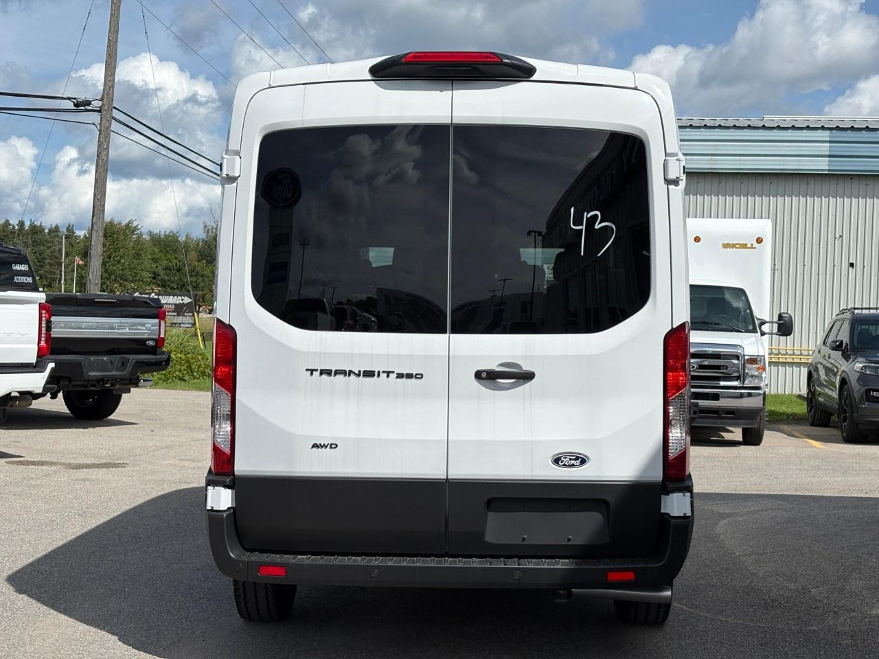 2026 Ford Transit Passenger Wagon Photo