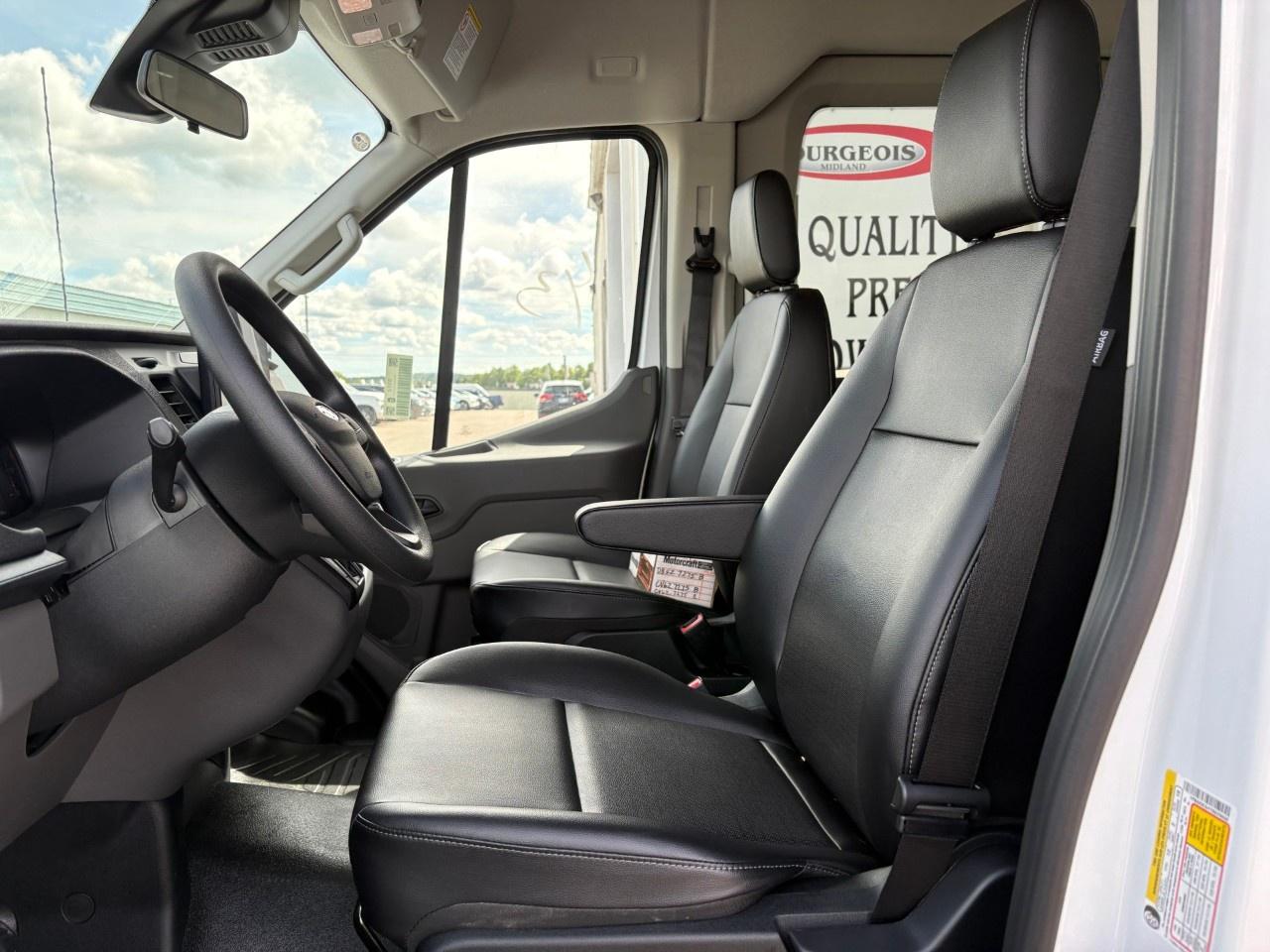 2026 Ford Transit Passenger Wagon Photo