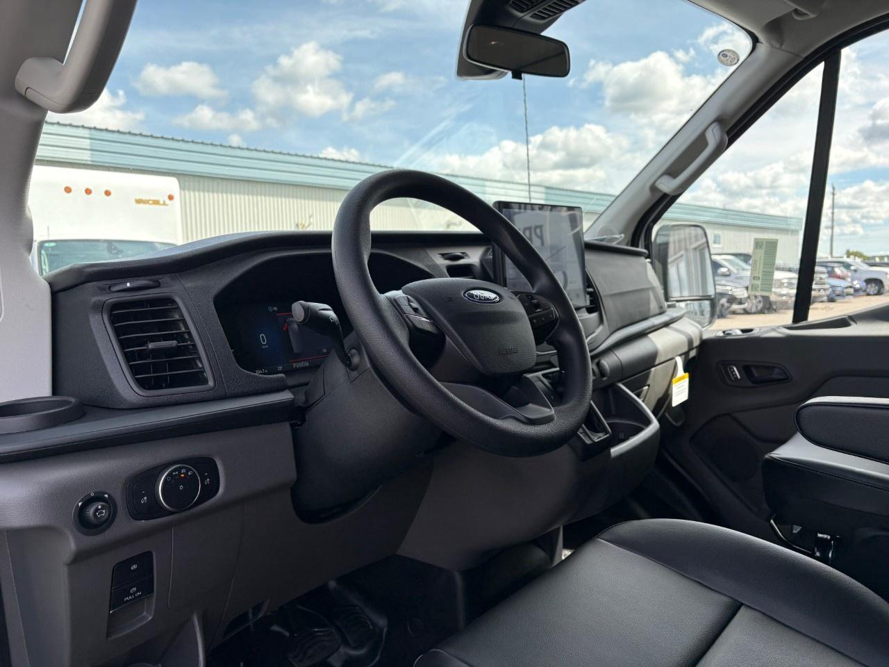 2026 Ford Transit Passenger Wagon Photo