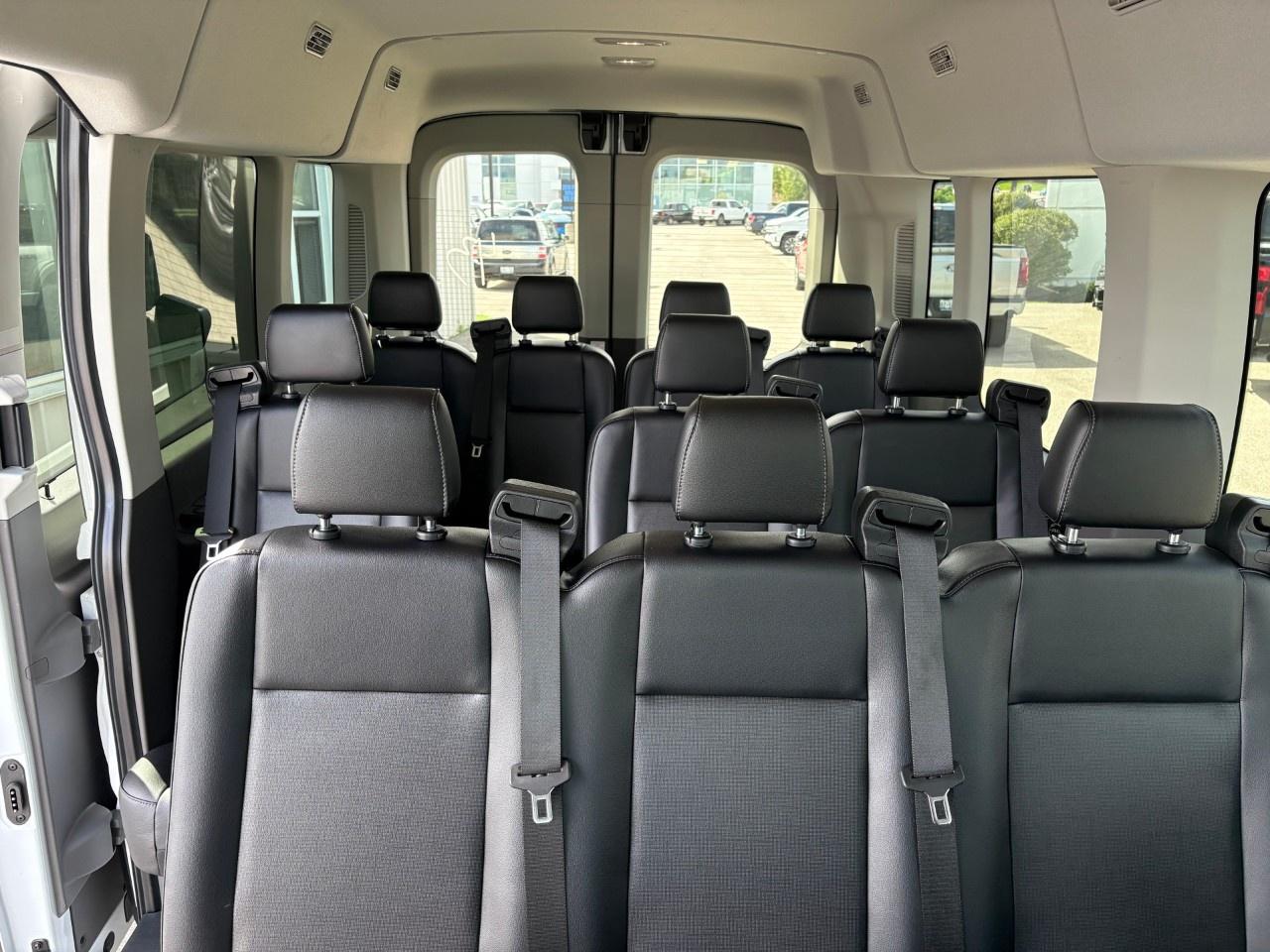 2026 Ford Transit Passenger Wagon Photo