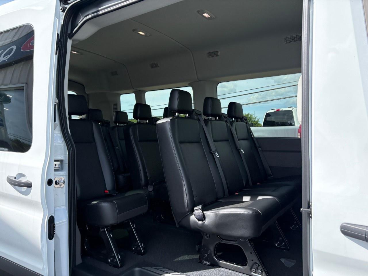 2026 Ford Transit Passenger Wagon Photo