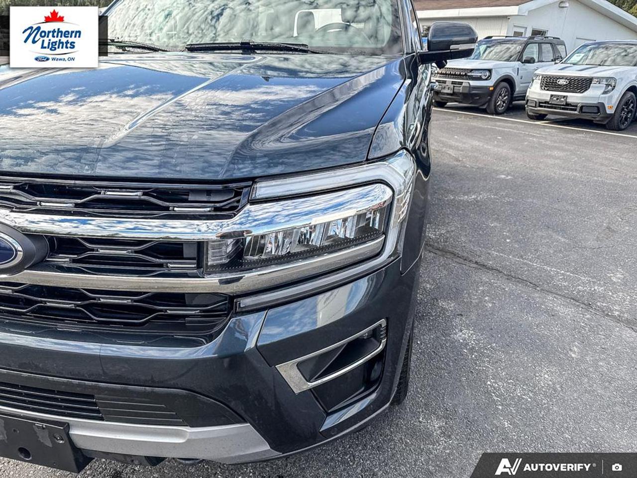 2022 Ford Expedition Limited  Photo