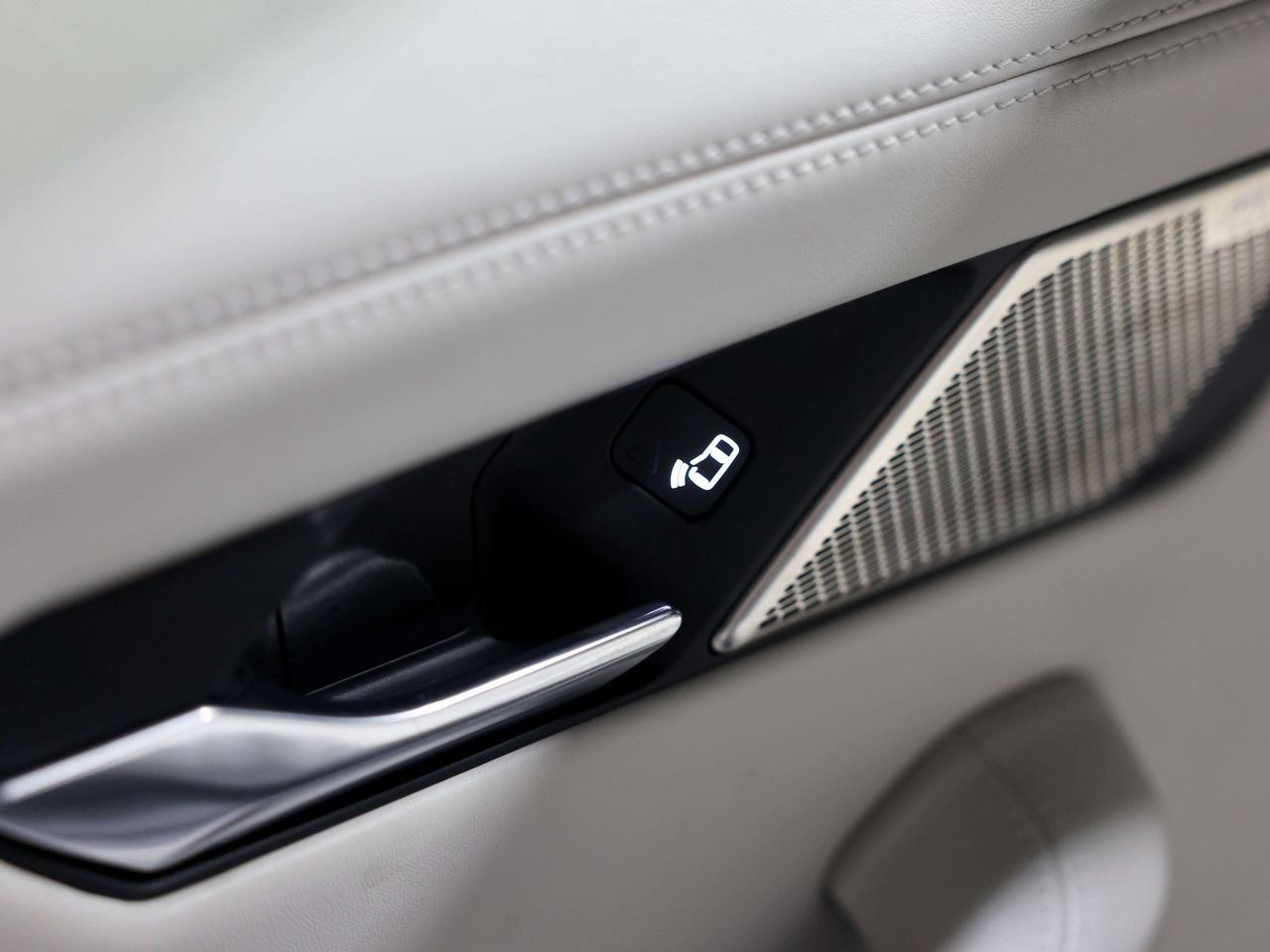2019 Jaguar I-PACE First Edition|NO ACCIDENT|HUD|MERIDIAN|PANO Photo