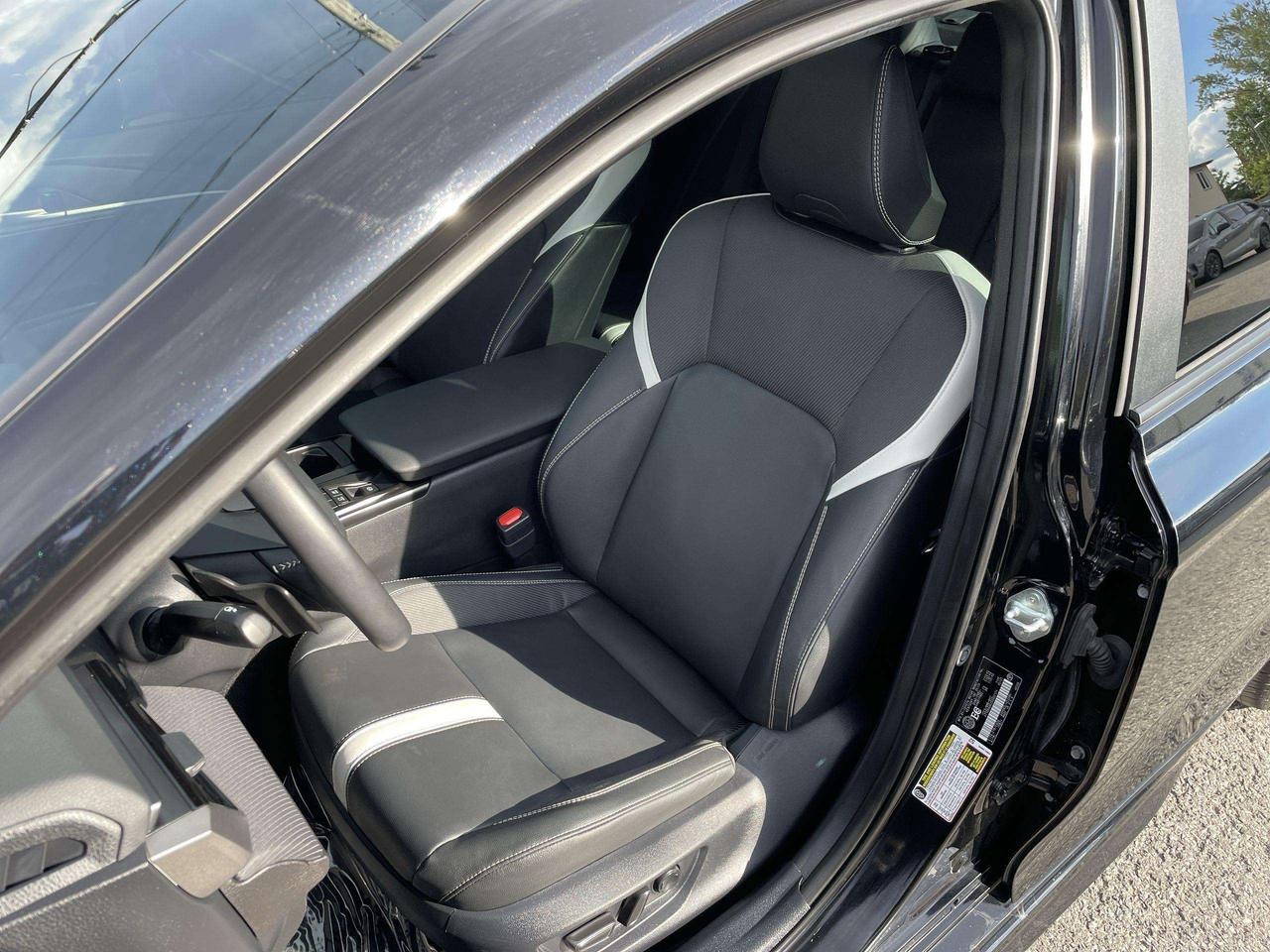 2025 Toyota Camry SE Upgrade LIKE NEW!!  AWD HYBRID, SOFTEX, BLIS, ROOF, HTD. SEATS, BK. CAM, ALLOYS Photo