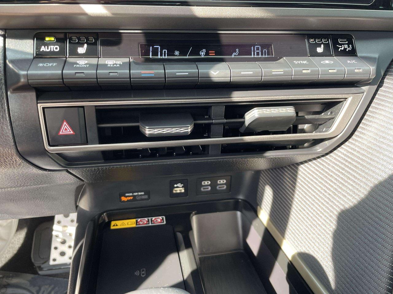 2025 Toyota Camry SE Upgrade LIKE NEW!!  AWD HYBRID, SOFTEX, BLIS, ROOF, HTD. SEATS, BK. CAM, ALLOYS Photo