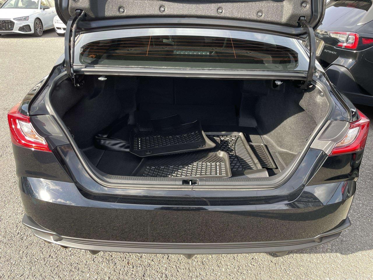 2025 Toyota Camry SE Upgrade LIKE NEW!!  AWD HYBRID, SOFTEX, BLIS, ROOF, HTD. SEATS, BK. CAM, ALLOYS Photo