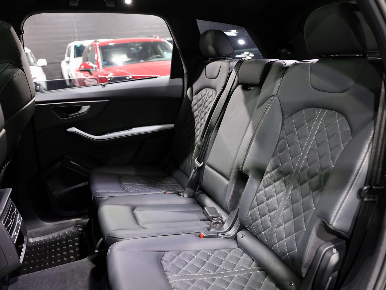 2025 Audi SQ7 NO ACCIDENT|FULL WRAP FRONY PPF|CARBON INT|7 PASS Photo