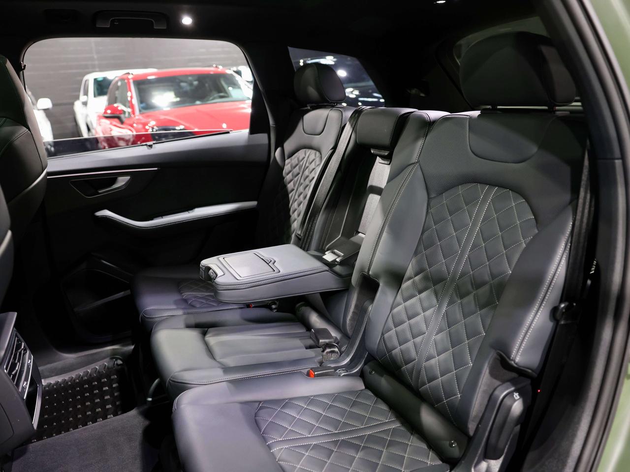 2025 Audi SQ7 NO ACCIDENT|FULL WRAP FRONY PPF|CARBON INT|7 PASS Photo
