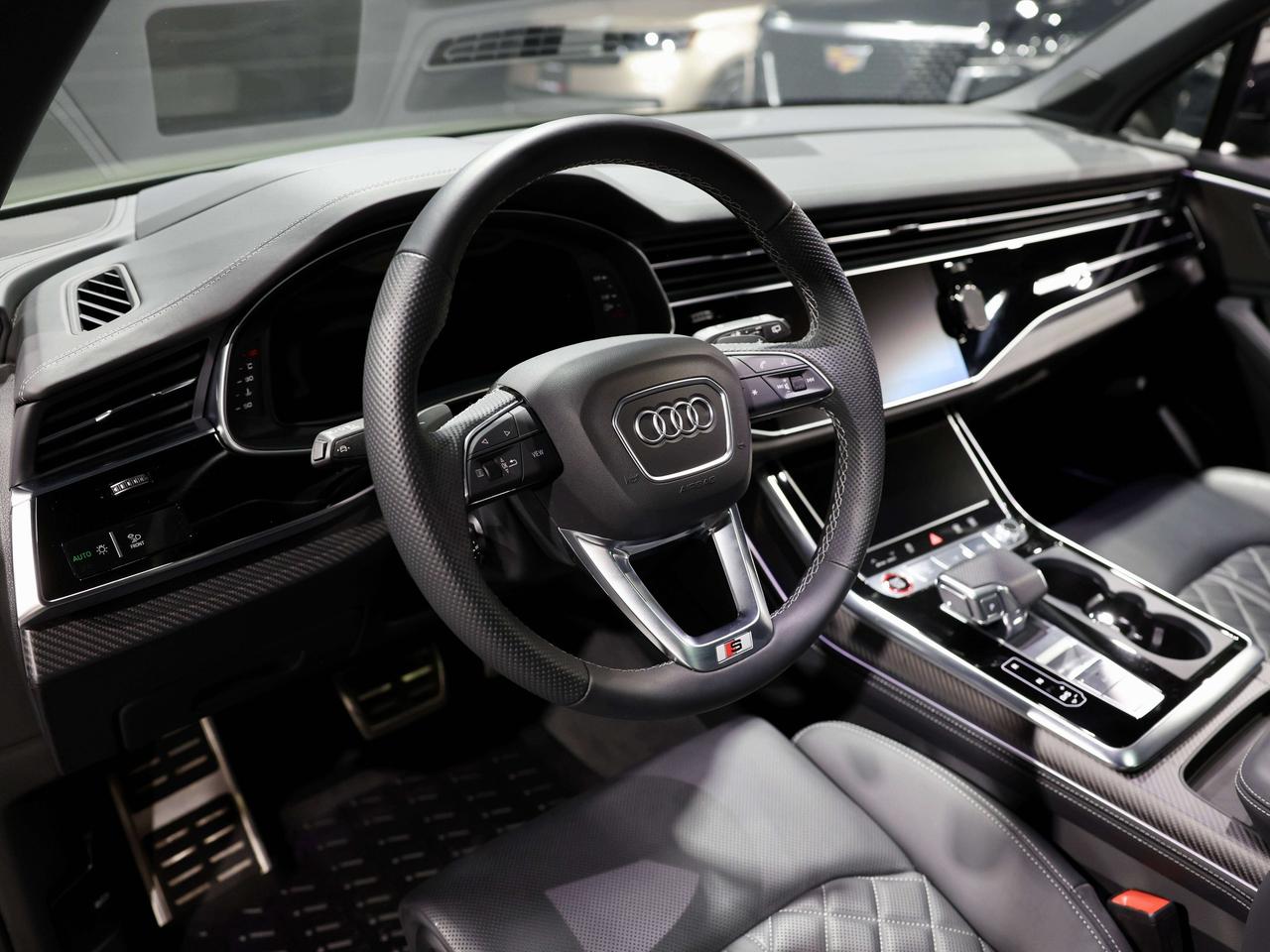 2025 Audi SQ7 NO ACCIDENT|FULL WRAP FRONY PPF|CARBON INT|7 PASS Photo
