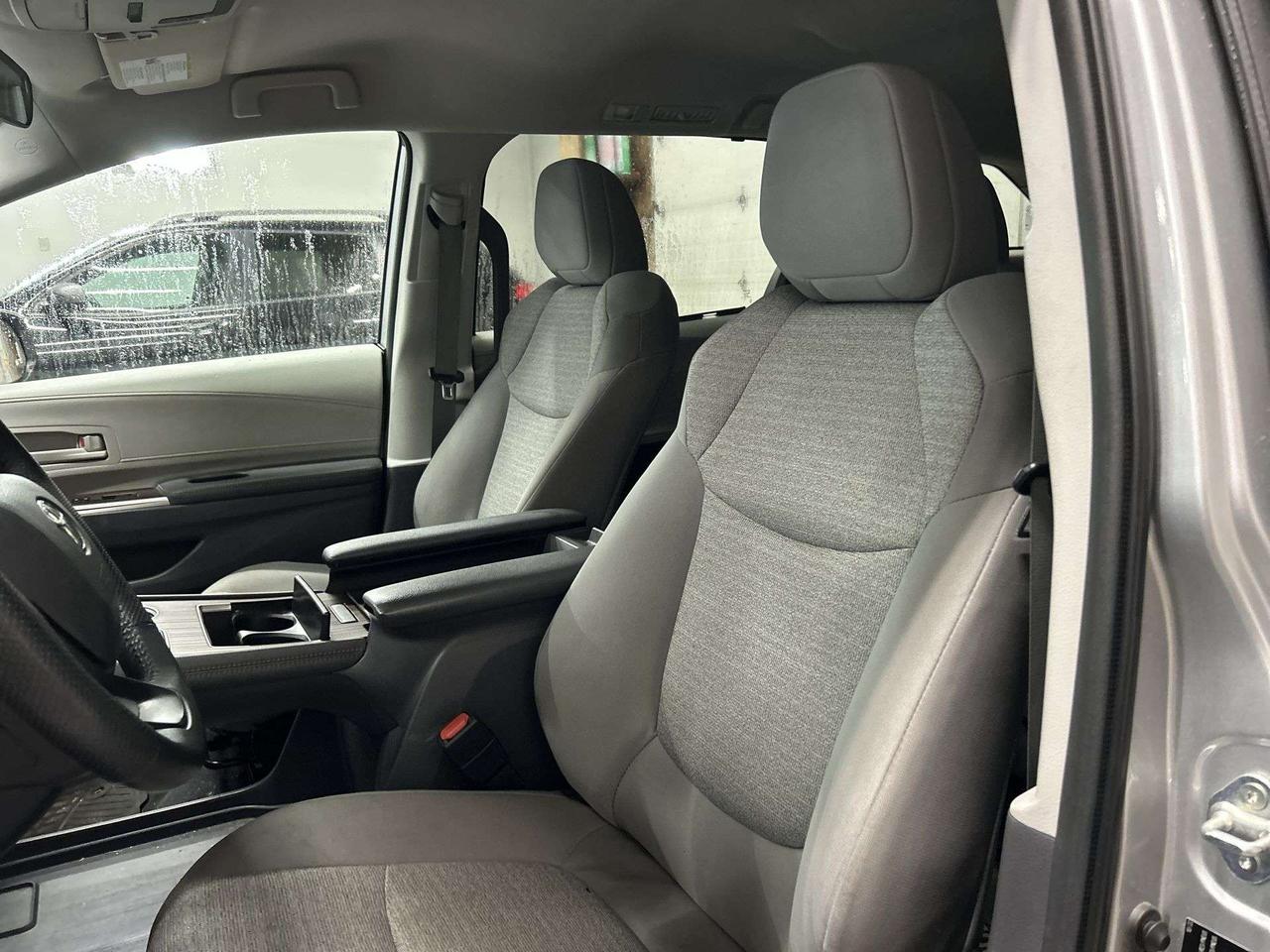 2023 Toyota Sienna HYBRID | 8-PASS | HTD SEATS | CARPLAY | SUNSHADES Photo1