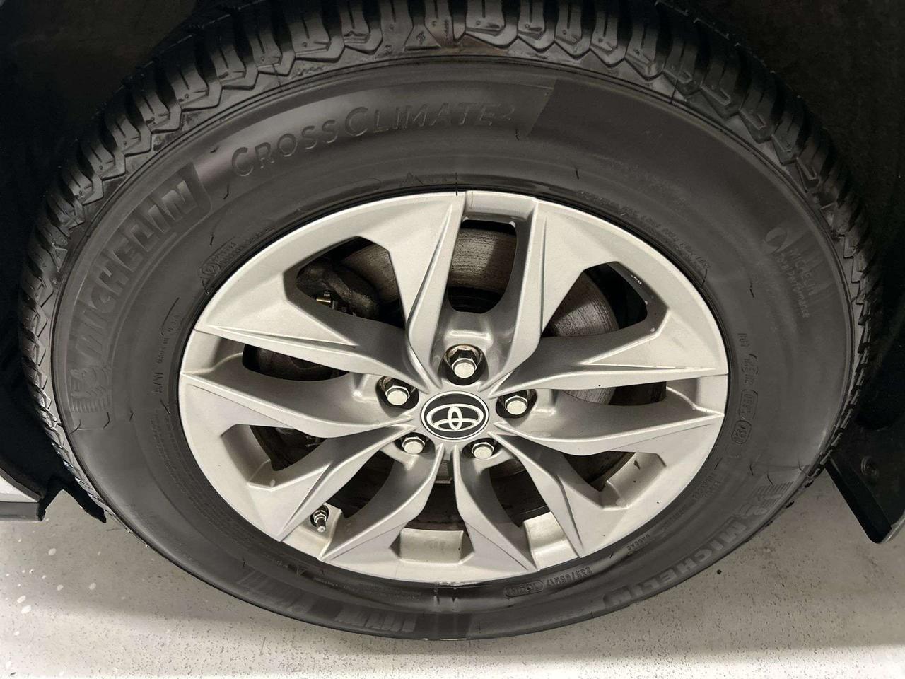 2023 Toyota Sienna HYBRID | 8-PASS | HTD SEATS | CARPLAY | SUNSHADES Photo
