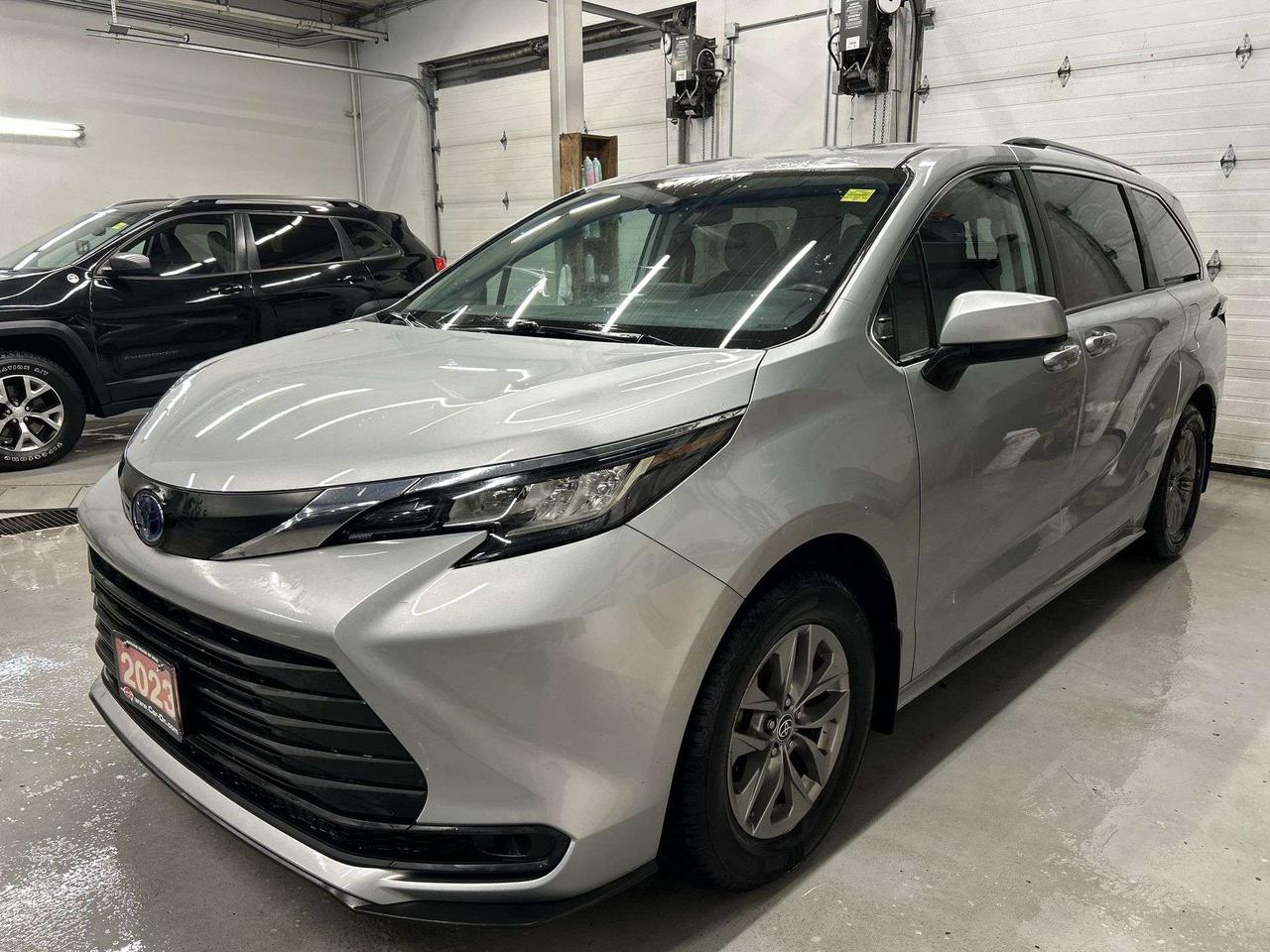 2023 Toyota Sienna HYBRID | 8-PASS | HTD SEATS | CARPLAY | SUNSHADES Photo0