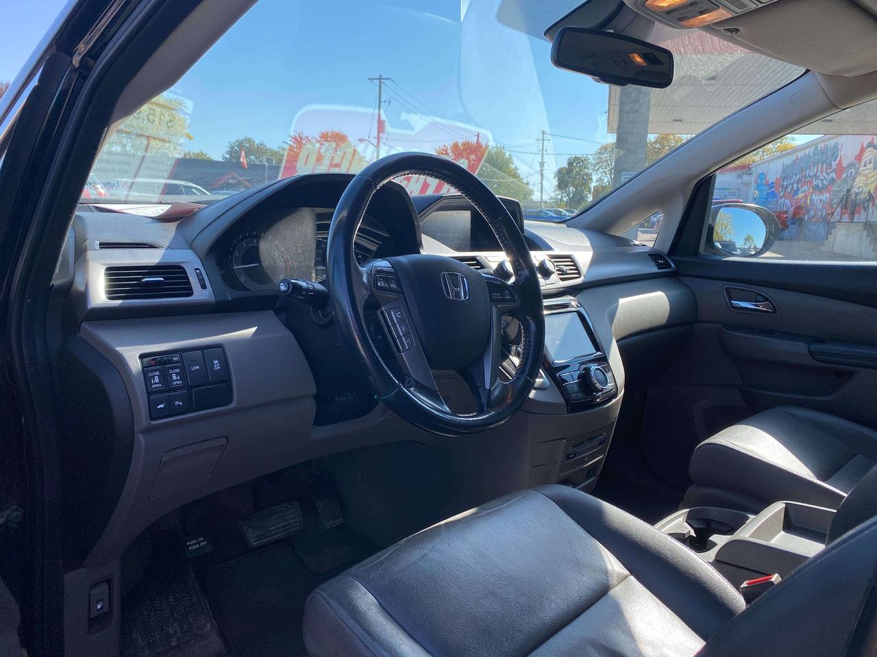 2016 Honda Odyssey EX-L, 8 PASS, CLEAN CARFAX, LEATHER, POWER DOORS! Photo