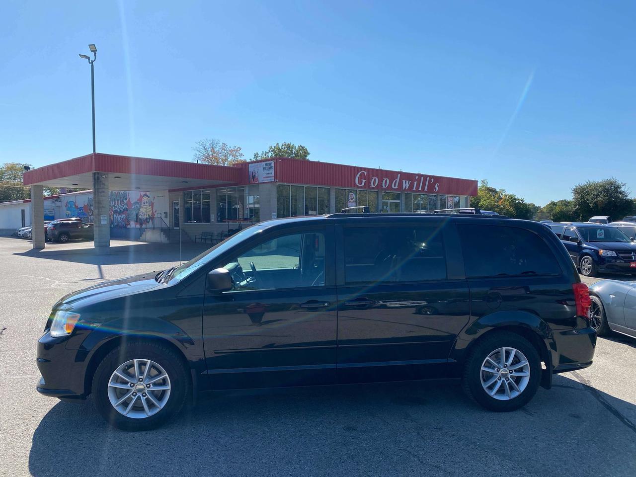 2017 Dodge Grand Caravan SXT, 7 PASSENGER! - Photo #5