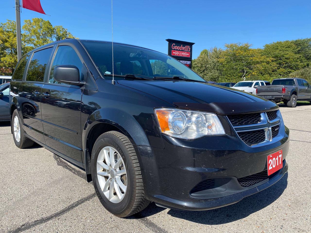 2017 Dodge Grand Caravan SXT, 7 PASSENGER! Photo