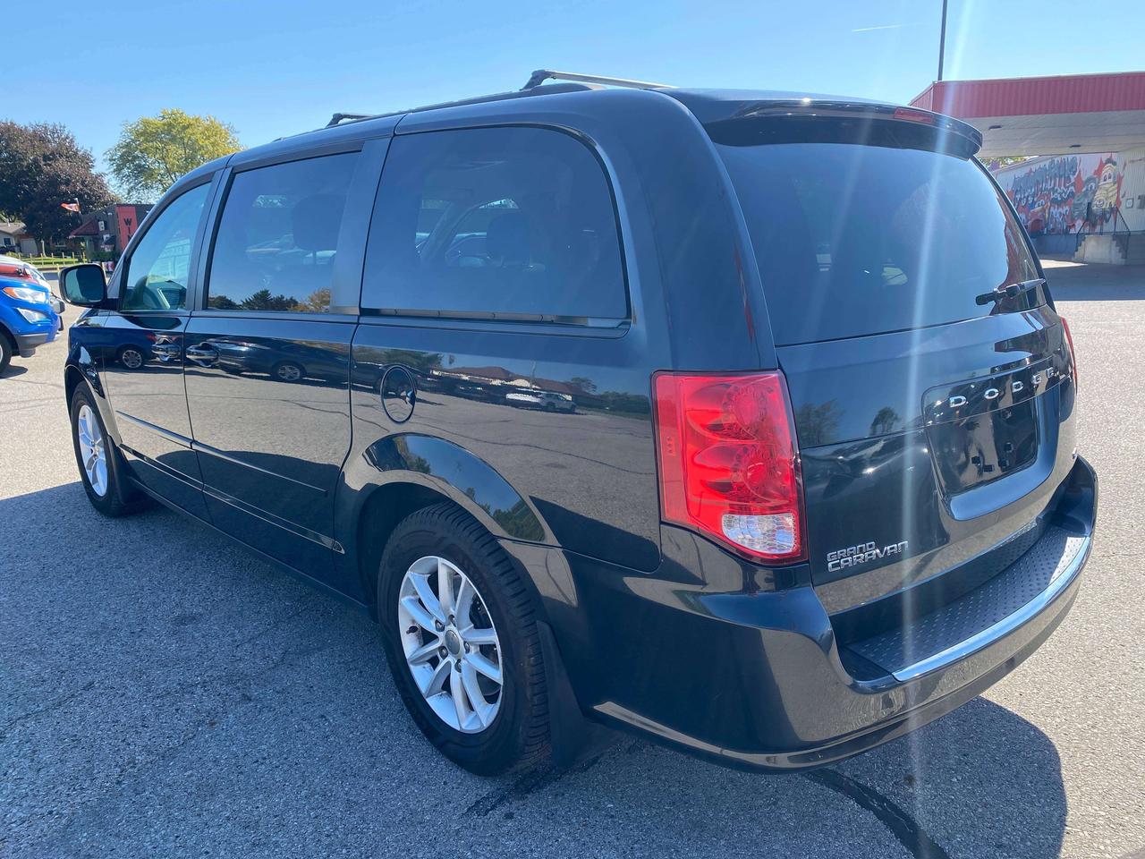 2017 Dodge Grand Caravan SXT, 7 PASSENGER! Photo