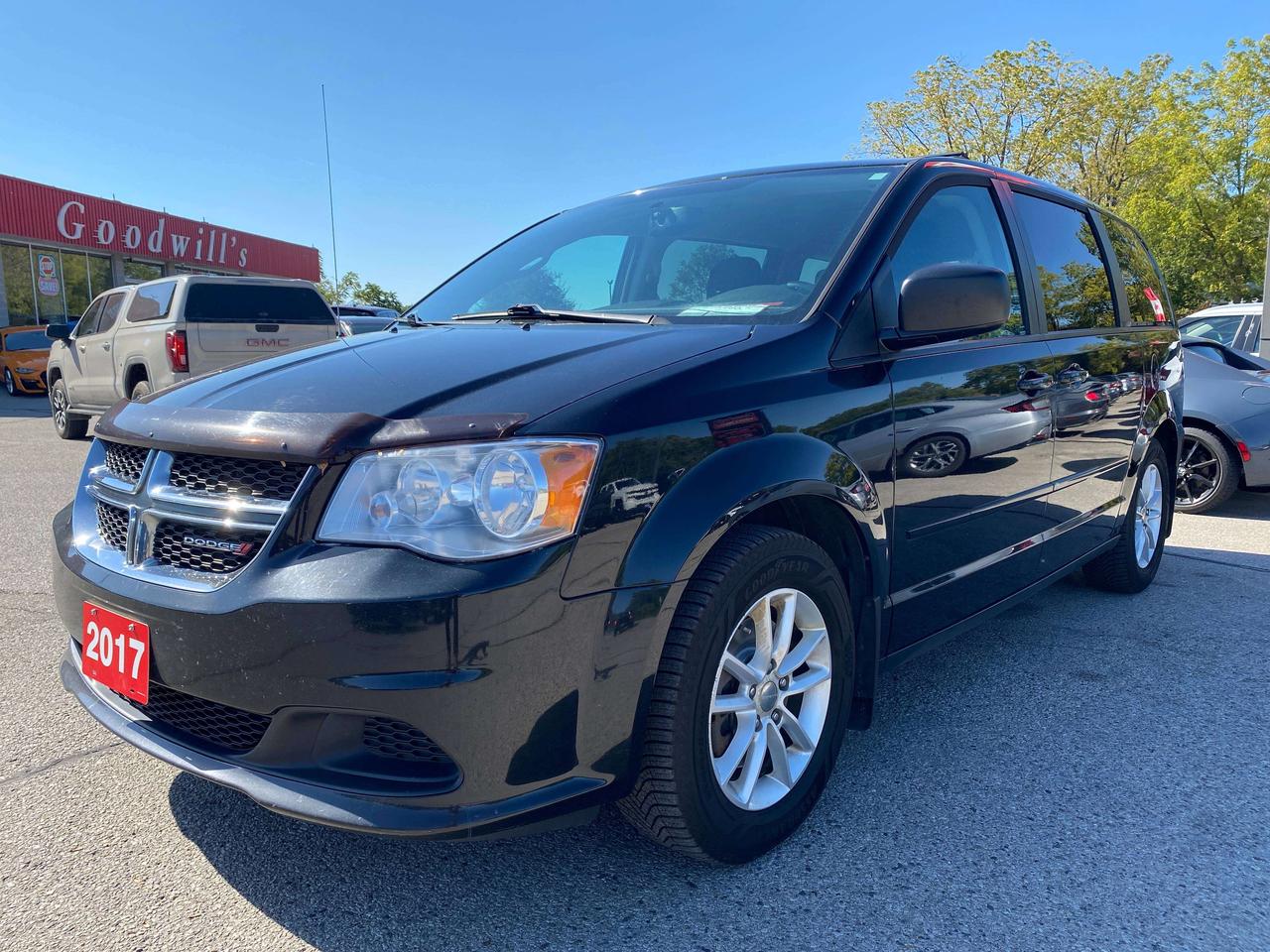 2017 Dodge Grand Caravan SXT, 7 PASSENGER! Photo