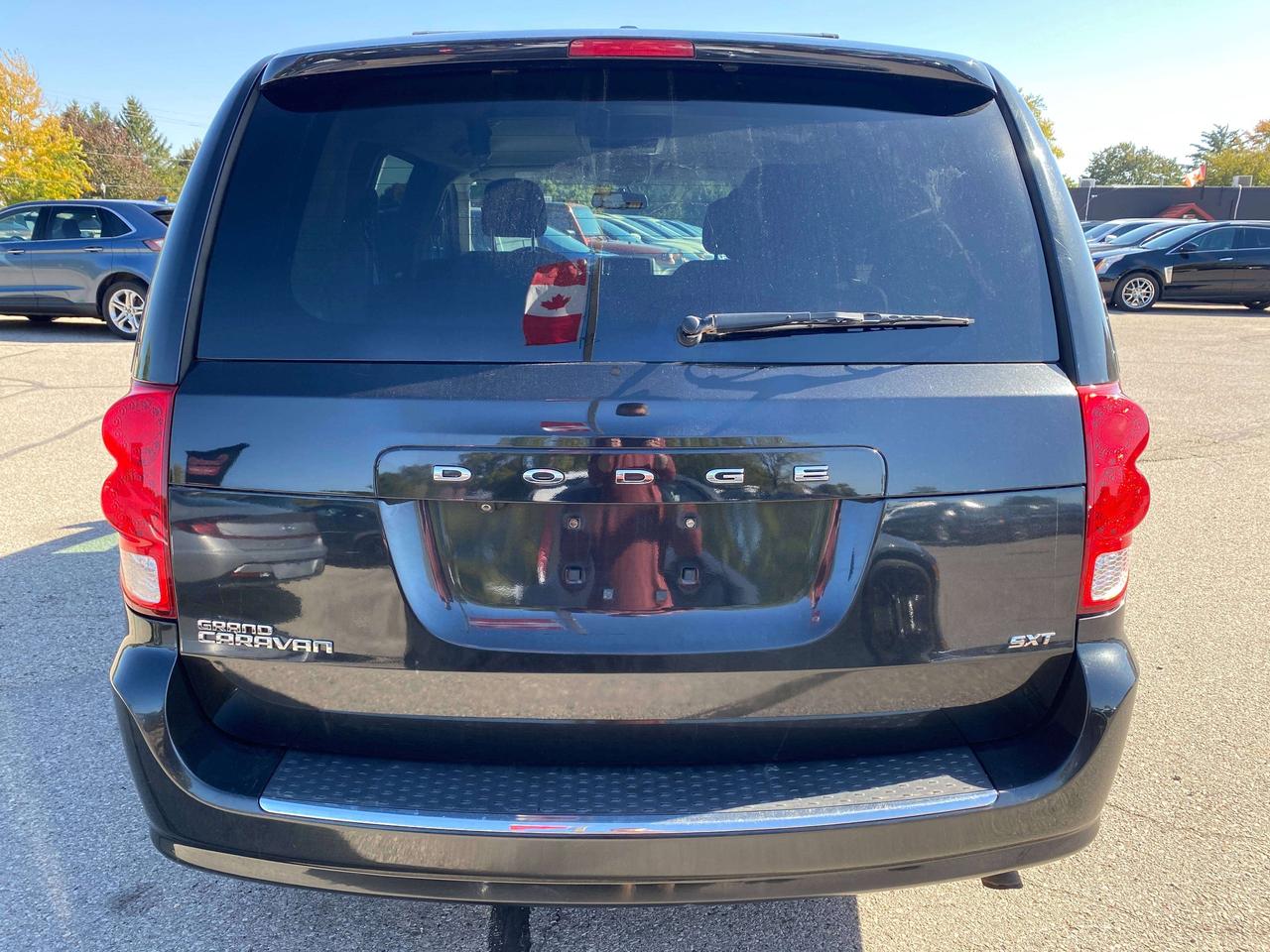 2017 Dodge Grand Caravan SXT, 7 PASSENGER! Photo