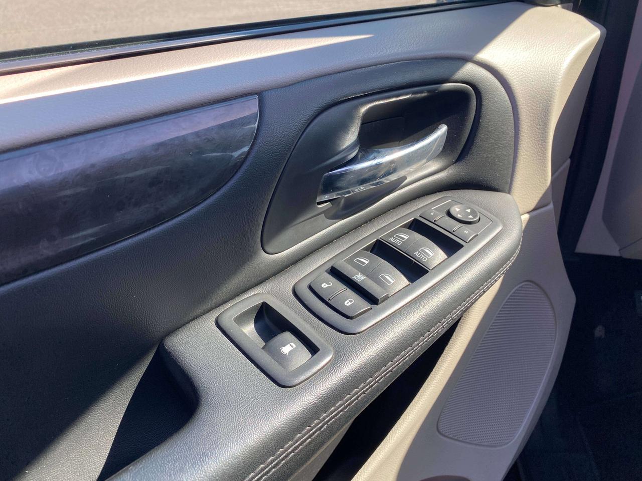 2017 Dodge Grand Caravan SXT, 7 PASSENGER! - Photo #10