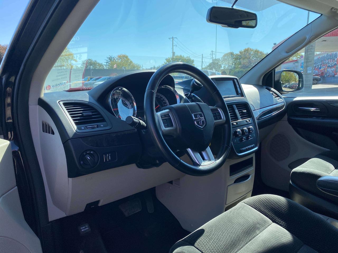 2017 Dodge Grand Caravan SXT, 7 PASSENGER! - Photo #11