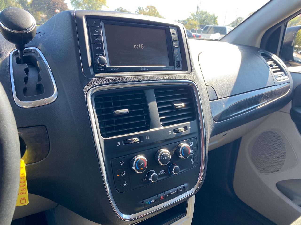 2017 Dodge Grand Caravan SXT, 7 PASSENGER! Photo