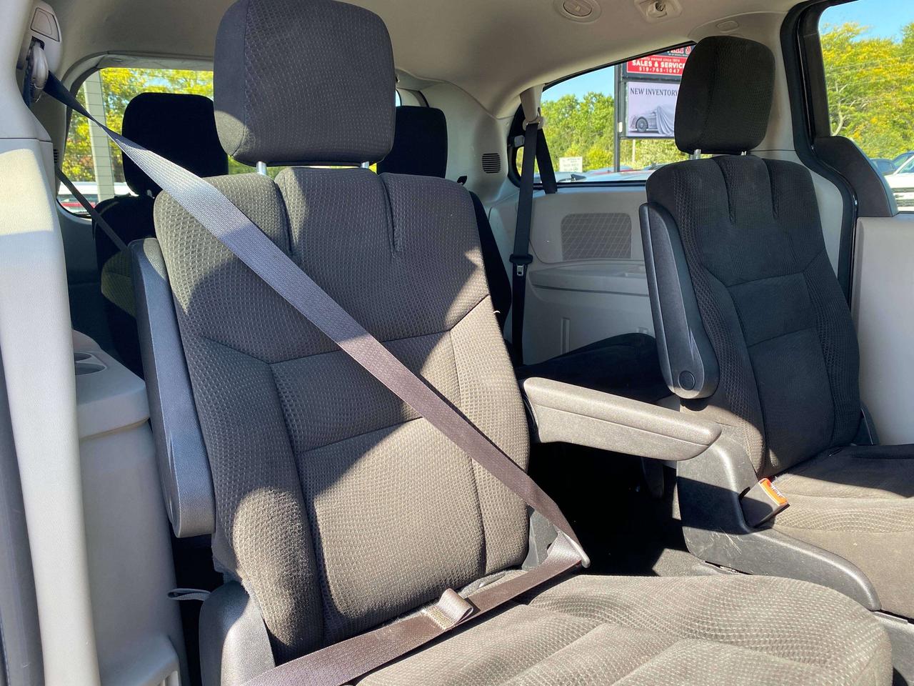 2017 Dodge Grand Caravan SXT, 7 PASSENGER! Photo