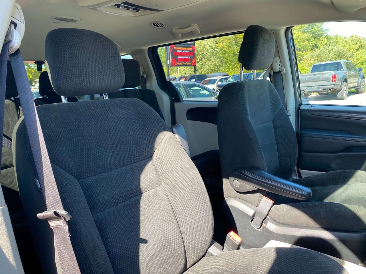 2017 Dodge Grand Caravan SXT, 7 PASSENGER! - Photo #26