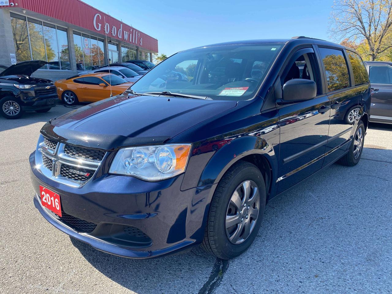 2016 Dodge Grand Caravan CANADIAN VALUE PKG, CLEAN CARFAX, BLUETOOTH! - Photo #4