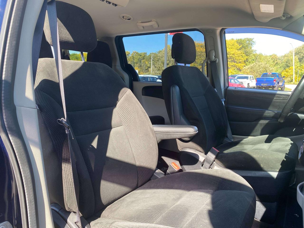 2016 Dodge Grand Caravan CANADIAN VALUE PKG, CLEAN CARFAX, BLUETOOTH! - Photo #28