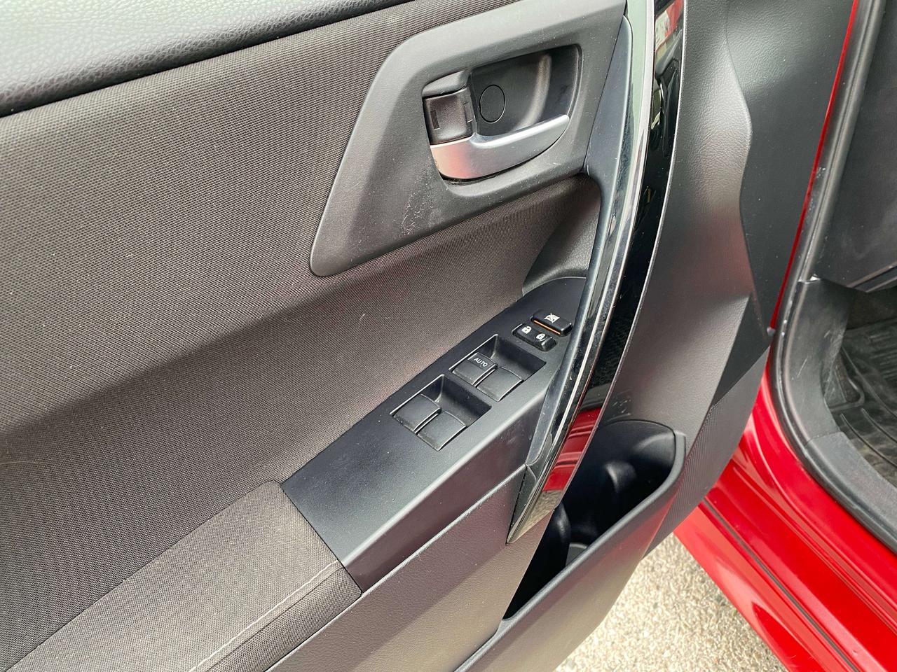 2018 Toyota Corolla HEATED SEATS, BACK UP CAMERA, BLIND SPOT MONITORS! - Photo #9