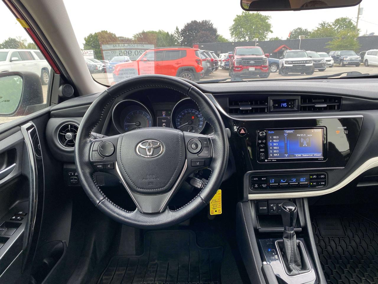 2018 Toyota Corolla HEATED SEATS, BACK UP CAMERA, BLIND SPOT MONITORS! Photo