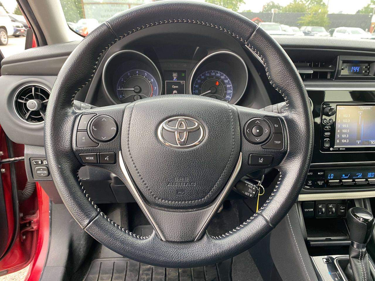 2018 Toyota Corolla HEATED SEATS, BACK UP CAMERA, BLIND SPOT MONITORS! - Photo #12