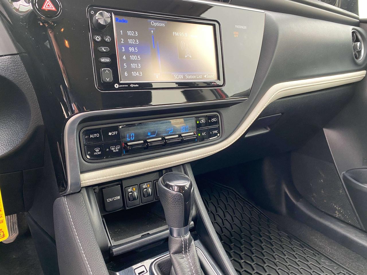 2018 Toyota Corolla HEATED SEATS, BACK UP CAMERA, BLIND SPOT MONITORS! - Photo #14
