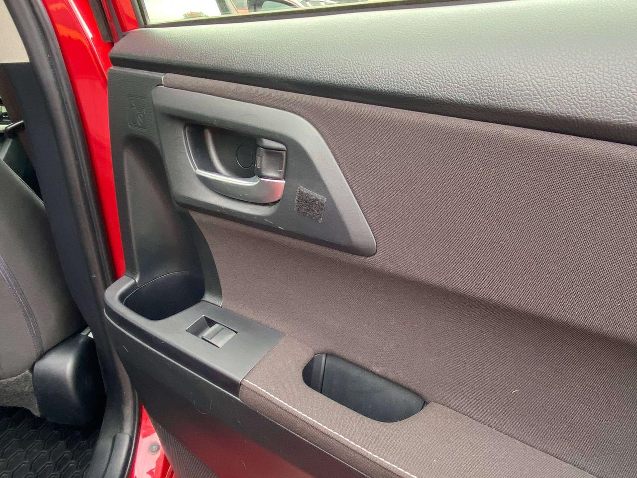 2018 Toyota Corolla HEATED SEATS, BACK UP CAMERA, BLIND SPOT MONITORS! Photo