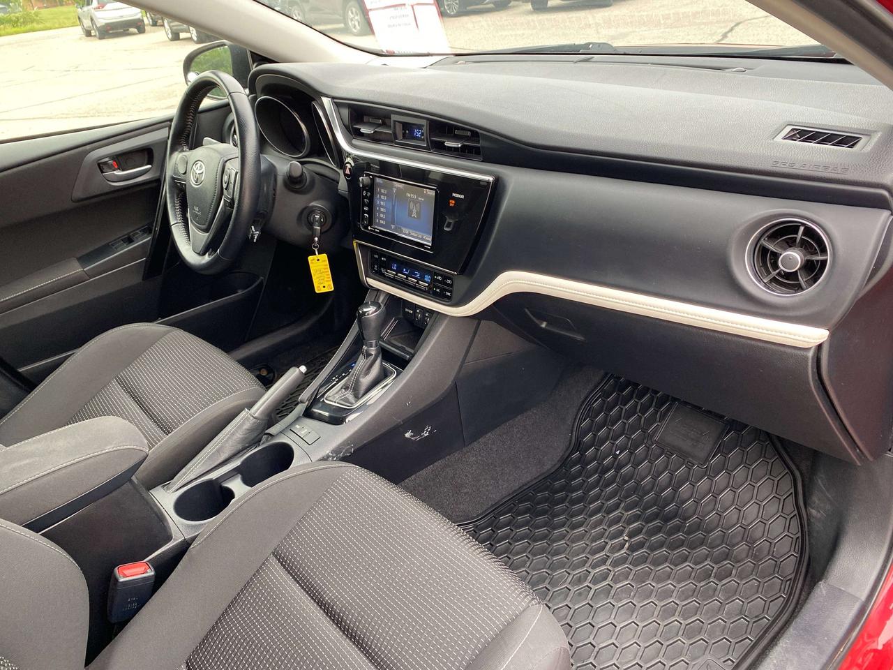 2018 Toyota Corolla HEATED SEATS, BACK UP CAMERA, BLIND SPOT MONITORS! Photo