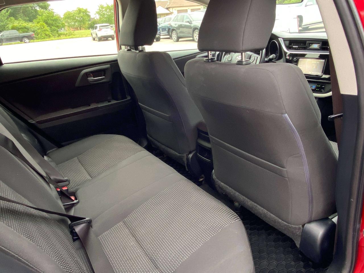 2018 Toyota Corolla HEATED SEATS, BACK UP CAMERA, BLIND SPOT MONITORS! - Photo #21