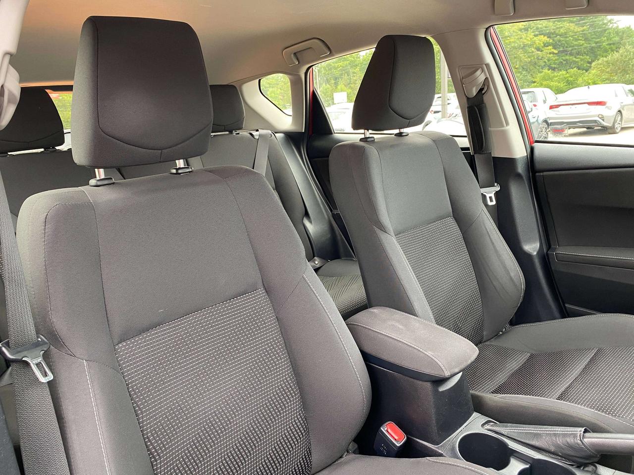 2018 Toyota Corolla HEATED SEATS, BACK UP CAMERA, BLIND SPOT MONITORS! Photo
