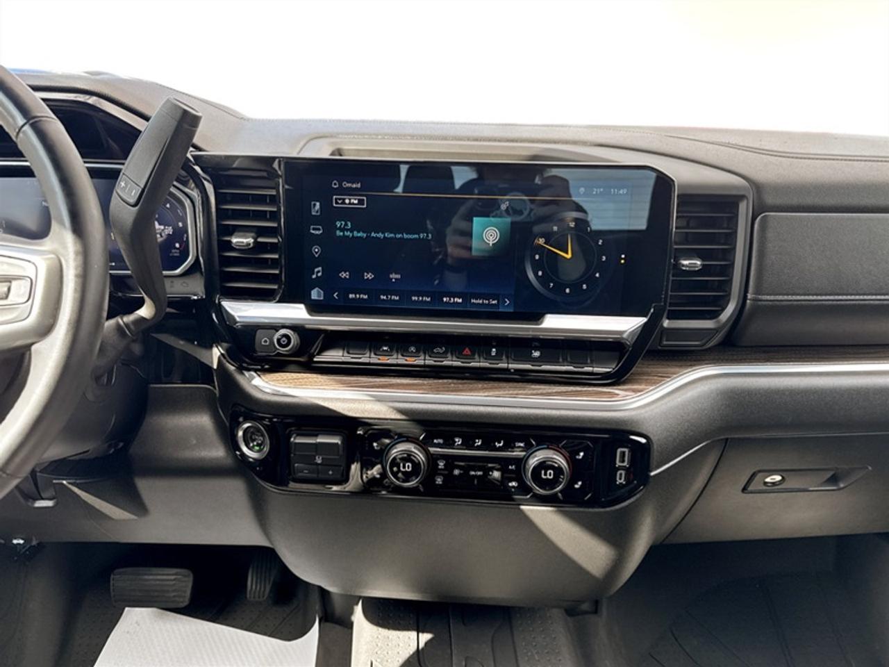 2023 Chevrolet Silverado 1500 LT  **CLEAN CARFAX** Photo