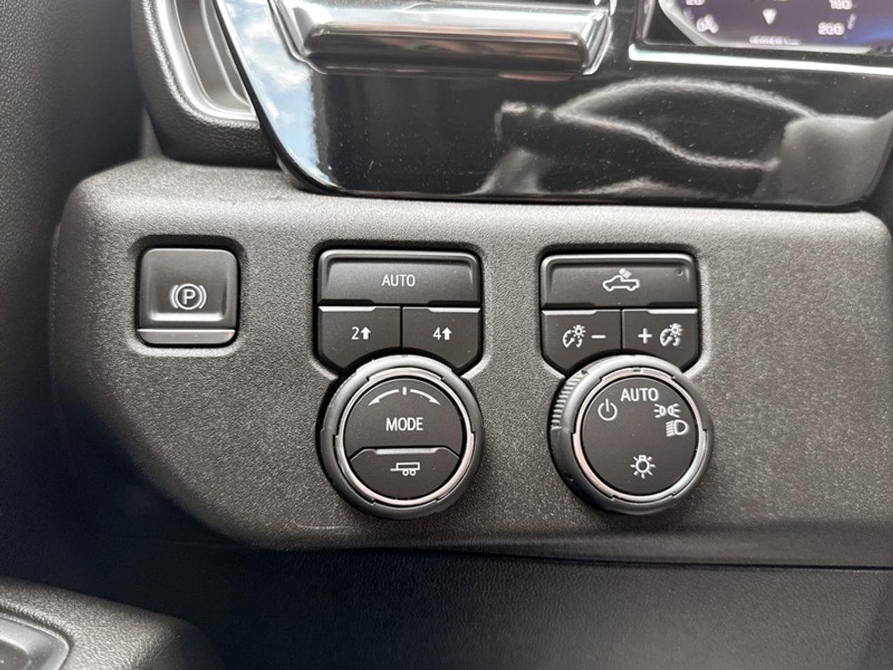 2023 Chevrolet Silverado 1500 LT  **CLEAN CARFAX** Photo