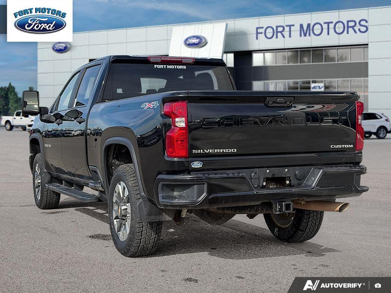 2024 Chevrolet SILVERADO 2500HD Custom Photo3