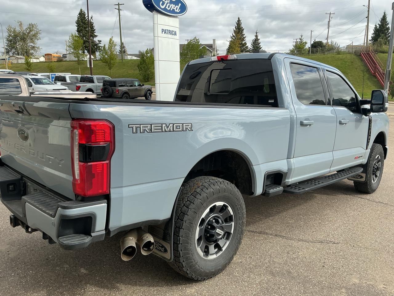 2024 Ford F-350 Super Duty SRW Lariat Photo3