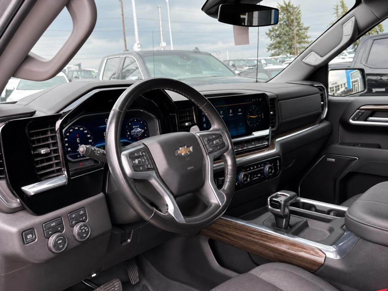 2024 Chevrolet Silverado 1500 RST Photo
