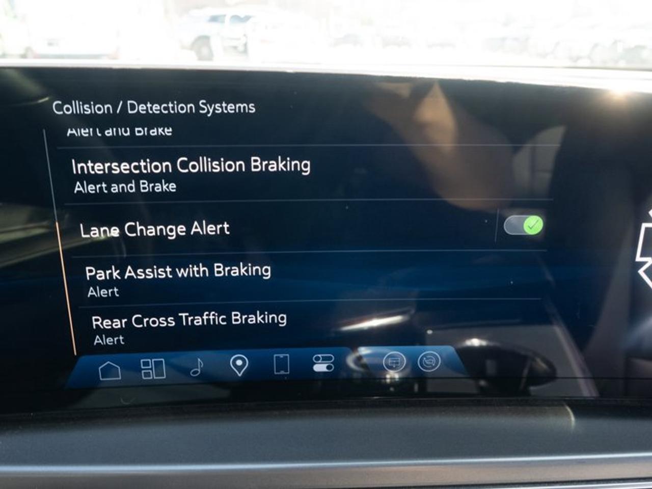 2024 Cadillac LYRIQ Tec AWD Fully Electric | Panoramic Roof | 33-Inch Curved LED Display | Heated Seats| Google built-in Photo