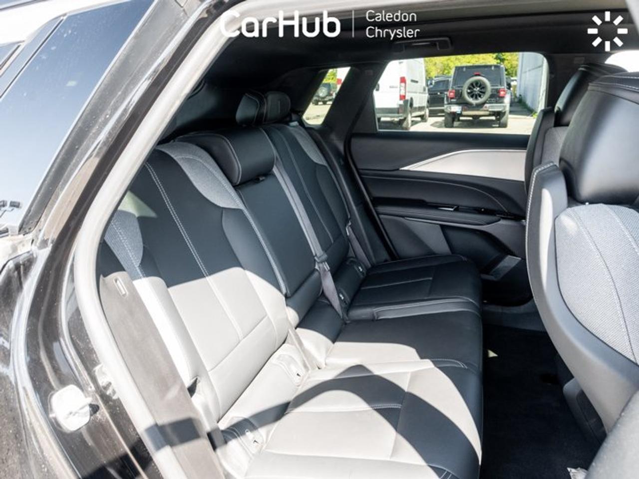 2024 Cadillac LYRIQ Tec AWD Fully Electric | Panoramic Roof | 33-Inch Curved LED Display | Heated Seats| Google built-in Photo