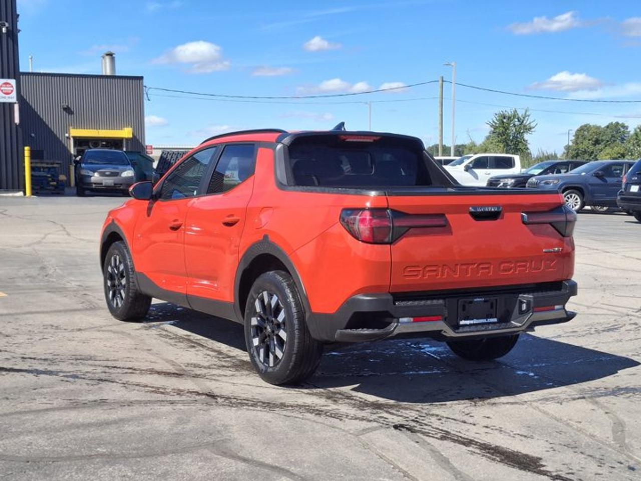 2025 Hyundai Santa Cruz Preferred AWD | Heated Wheel + Seats | CarPlay + Android | Rear Camera | and More ! Photo