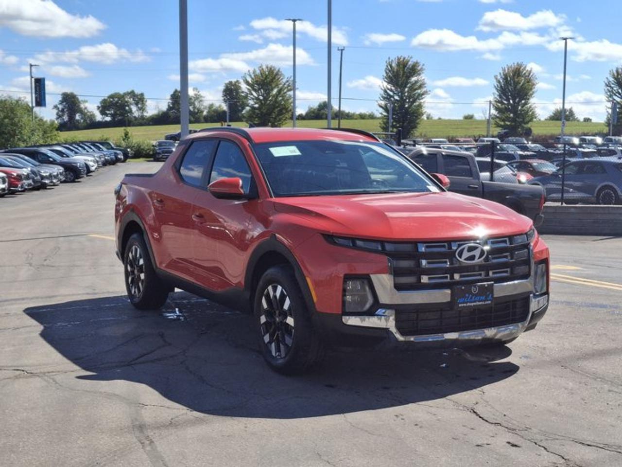 2025 Hyundai Santa Cruz Preferred AWD | Heated Wheel + Seats | CarPlay + Android | Rear Camera | and More ! Photo