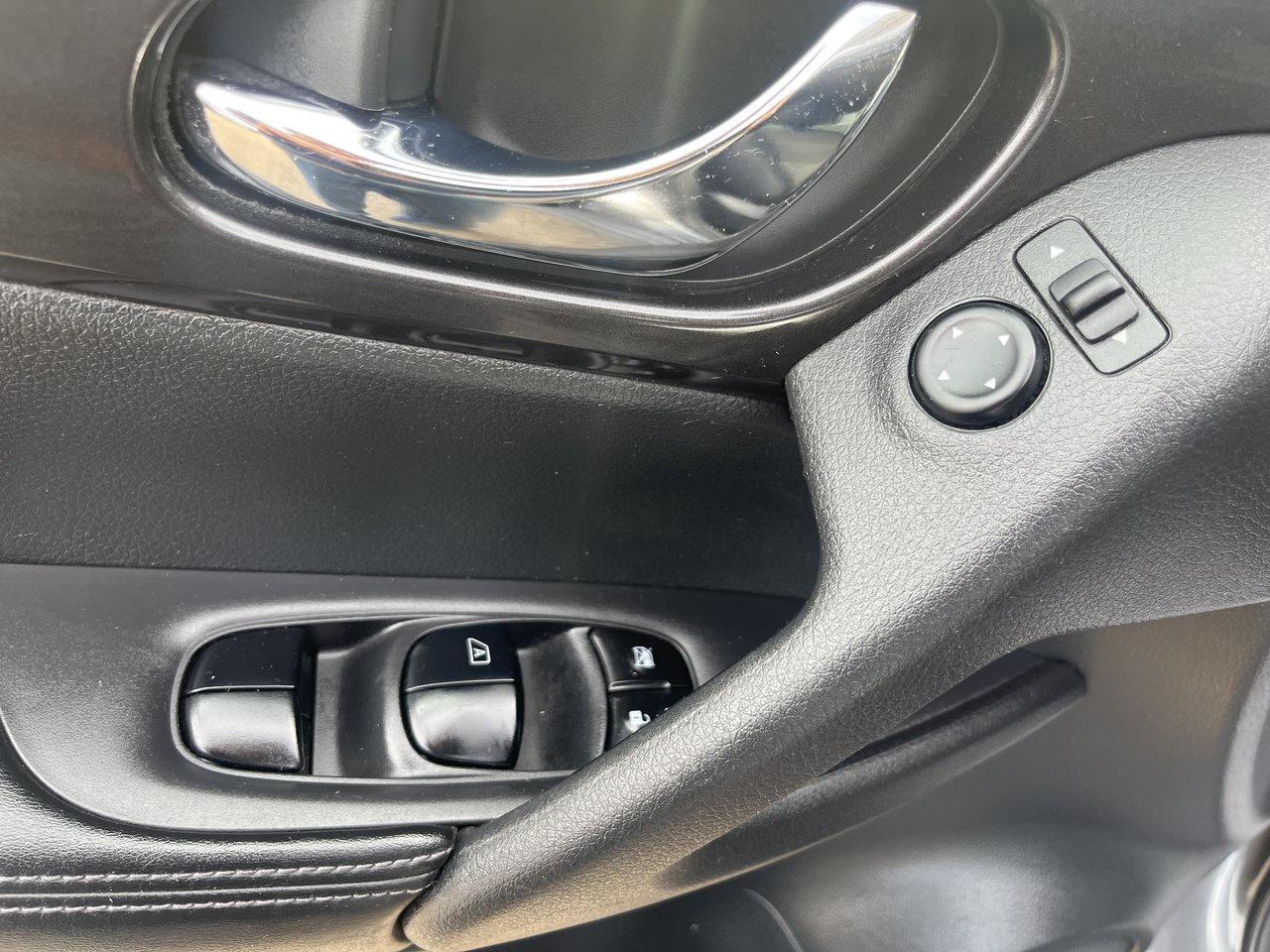 2019 Nissan Rogue S Photo